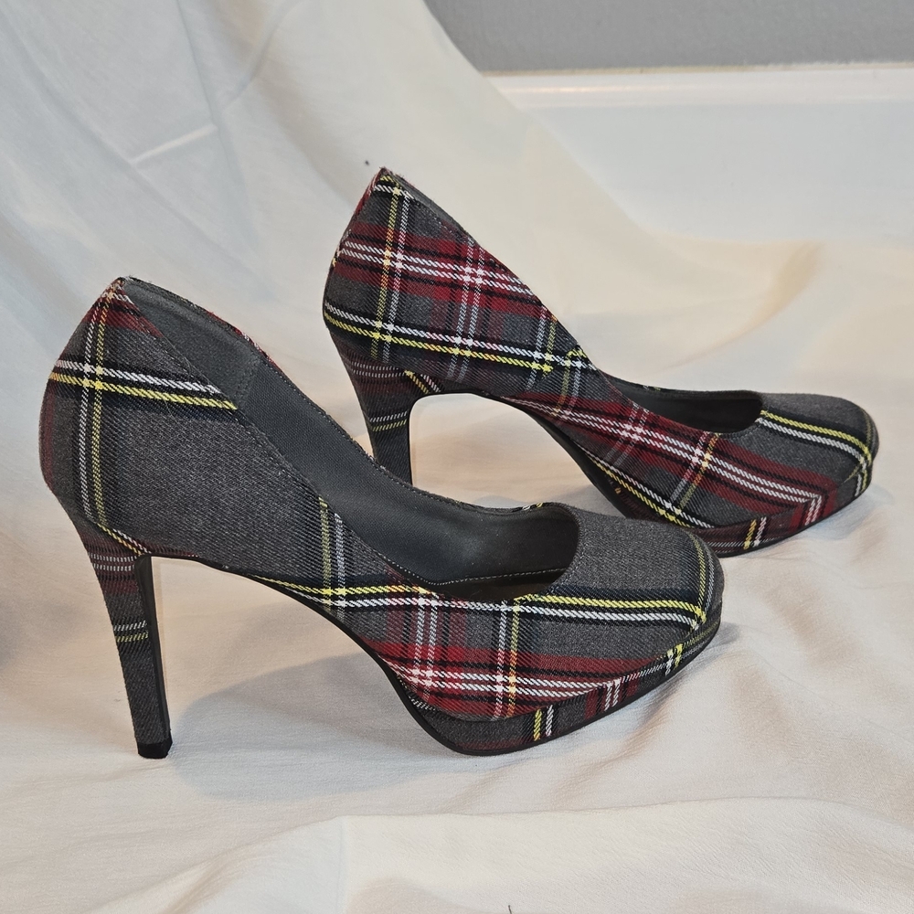 FIONI Clothing Gray and Red Plaid Heels